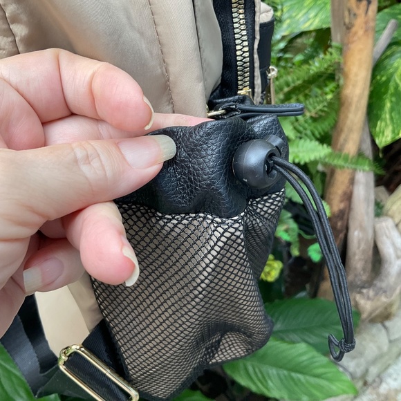 STEVE MADDEN Large Tan/Gold & Black Backpack - Picture 11 of 13